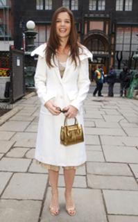 Katie Holmes feet photo thumbnail