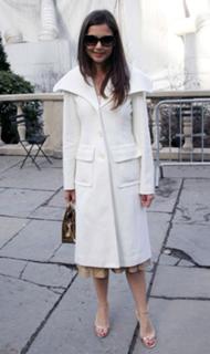 Katie Holmes feet photo thumbnail