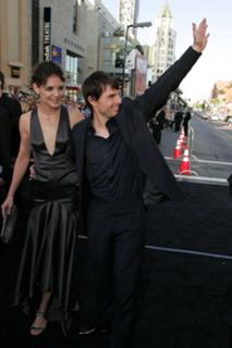 Katie Holmes feet photo thumbnail