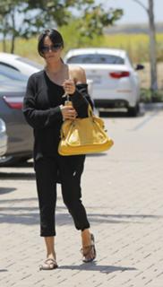 Brooke Burke feet photo thumbnail