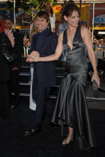 Katie Holmes feet photo thumbnail