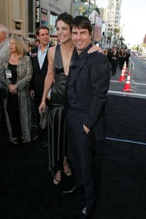 Katie Holmes feet photo thumbnail