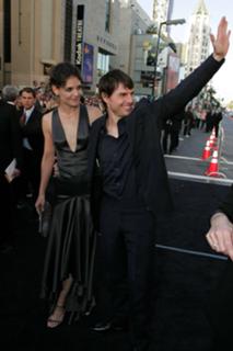 Katie Holmes feet photo thumbnail