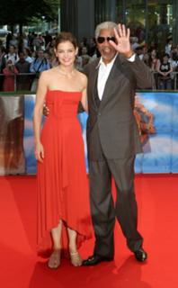 Katie Holmes feet photo thumbnail