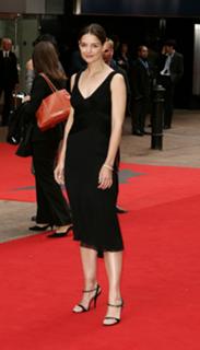Katie Holmes feet photo thumbnail