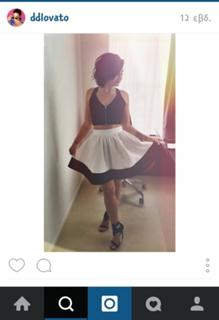 Demi Lovato feet photo thumbnail
