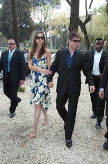 Katie Holmes feet photo thumbnail