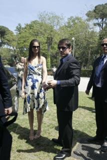 Katie Holmes feet photo thumbnail