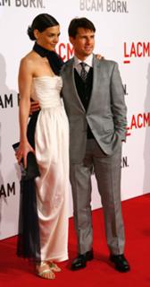 Katie Holmes feet photo thumbnail