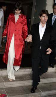 Katie Holmes feet photo thumbnail