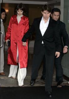Katie Holmes feet photo thumbnail