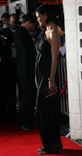 Katie Holmes feet photo thumbnail