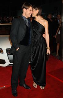 Katie Holmes feet photo thumbnail