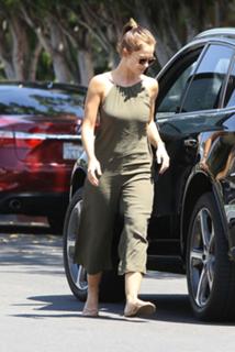 Minka Kelly feet photo thumbnail