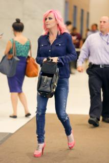 Jenny McCarthy-Wahlberg feet photo thumbnail