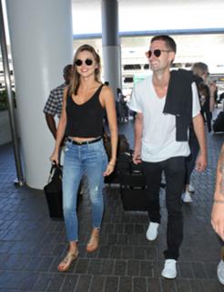 Miranda Kerr feet photo thumbnail