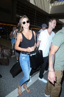Miranda Kerr feet photo thumbnail