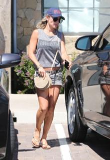 Elsa Pataky feet photo thumbnail