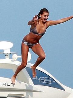 Hailey Bieber feet photo thumbnail