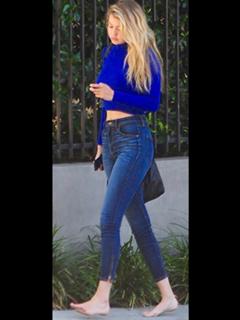 Gigi Hadid feet photo thumbnail