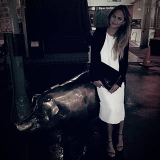 Chrissy Teigen feet photo thumbnail
