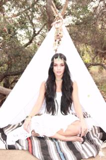 Vanessa Hudgens feet photo thumbnail