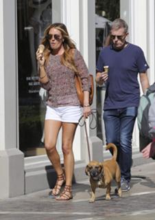 Cat Deeley feet photo thumbnail