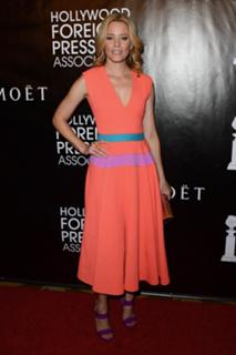 Elizabeth Banks feet photo thumbnail