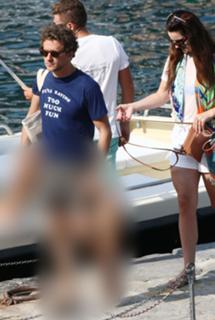 Lana Del Rey feet photo thumbnail