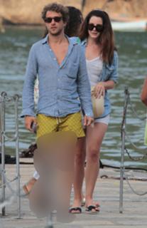 Lana Del Rey feet photo thumbnail