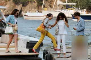 Lana Del Rey feet photo thumbnail