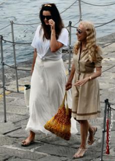 Lana Del Rey feet photo thumbnail