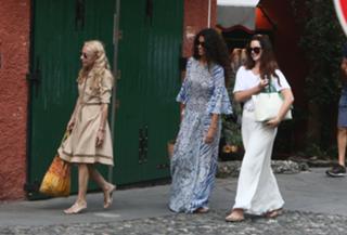 Lana Del Rey feet photo thumbnail