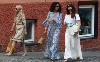Lana Del Rey feet photo thumbnail