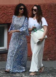 Lana Del Rey feet photo thumbnail