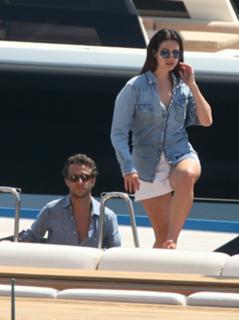 Lana Del Rey feet photo thumbnail