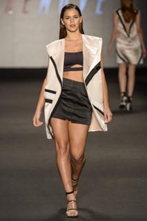 Bruna Marquezine feet photo thumbnail