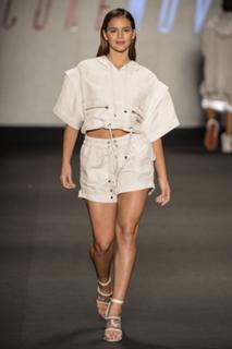 Bruna Marquezine feet photo thumbnail