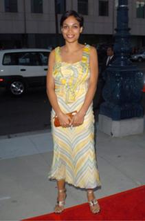 Rosario Dawson feet photo thumbnail