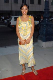 Rosario Dawson feet photo thumbnail