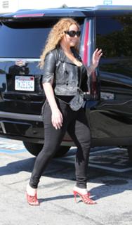 Mariah Carey feet photo thumbnail