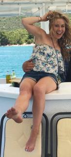 Tara Lipinski feet photo thumbnail