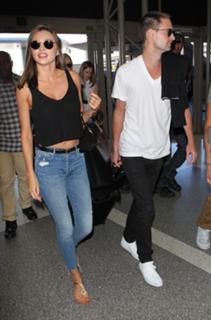 Miranda Kerr feet photo thumbnail