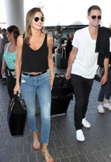 Miranda Kerr feet photo thumbnail