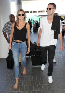 Miranda Kerr feet photo thumbnail