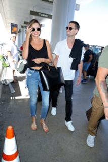Miranda Kerr feet photo thumbnail