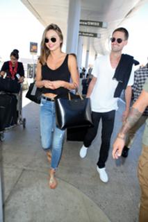 Miranda Kerr feet photo thumbnail