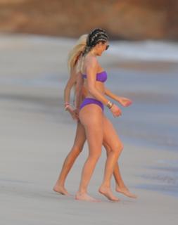 Kylie Jenner feet photo thumbnail