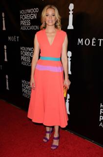 Elizabeth Banks feet photo thumbnail