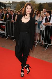 Gemma Arterton feet photo thumbnail